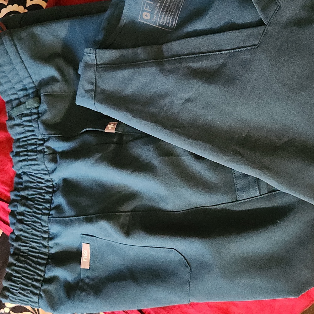 Uniform set - Picture 2 of 5